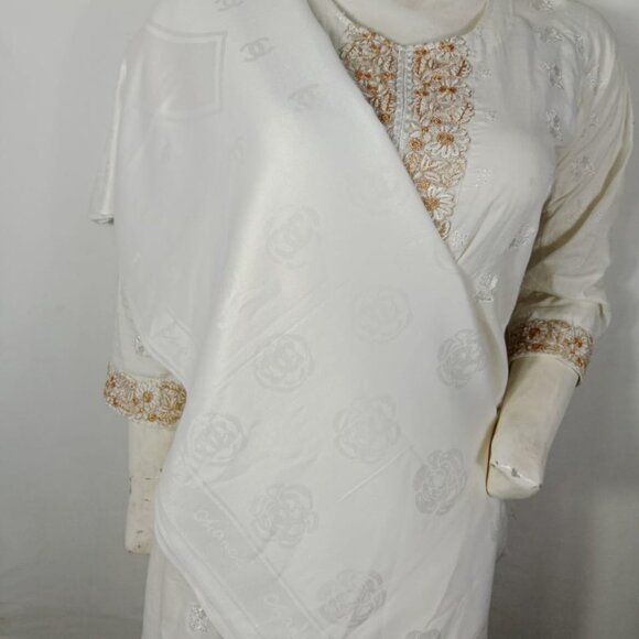 Authentic Chanel 65% Cashmere 35% Silk  Stole Wrap Scarf White Used - Picture 1 of 10